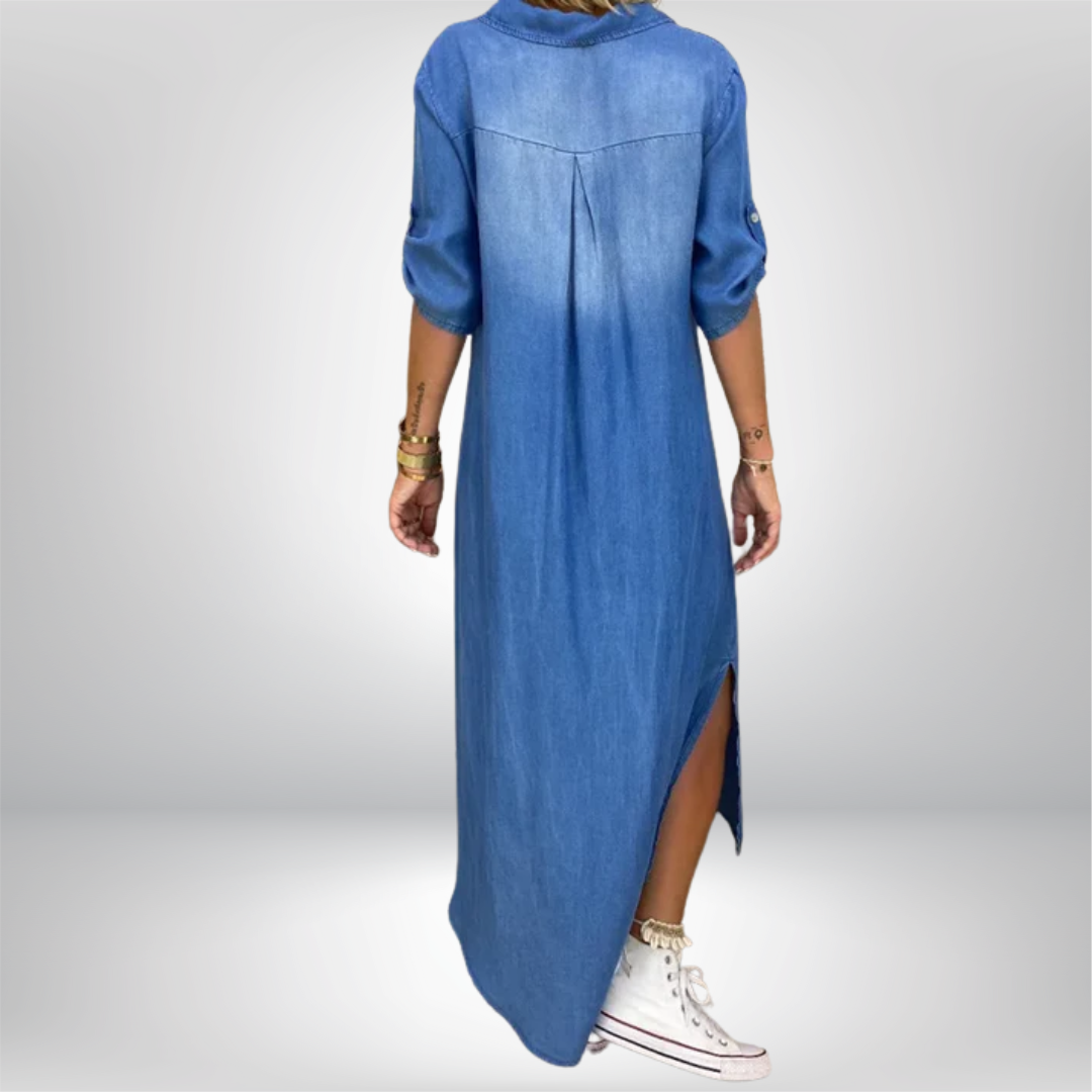 AMIRA™ | Langes Jeanskleid mit modernem Schlitz